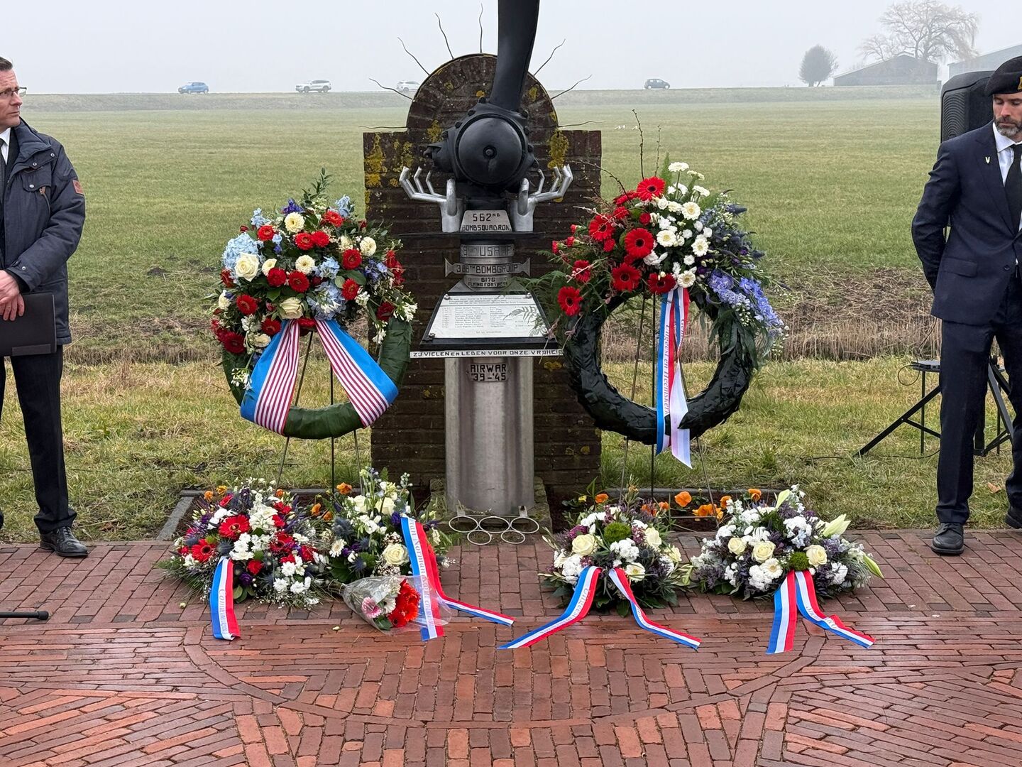 Foto: herdenking heemskerk vliegtuig.jpeg